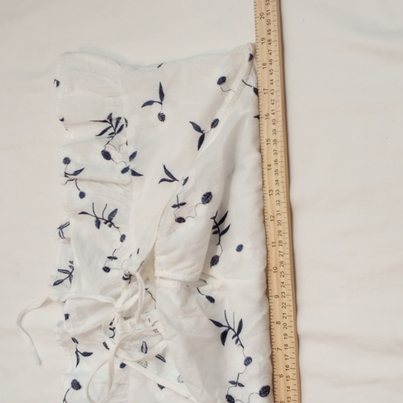 Caution to the Wind Womens Tank Top Sz M Cropped Peplum White Floral Sheer Light - Picture 2 of 7